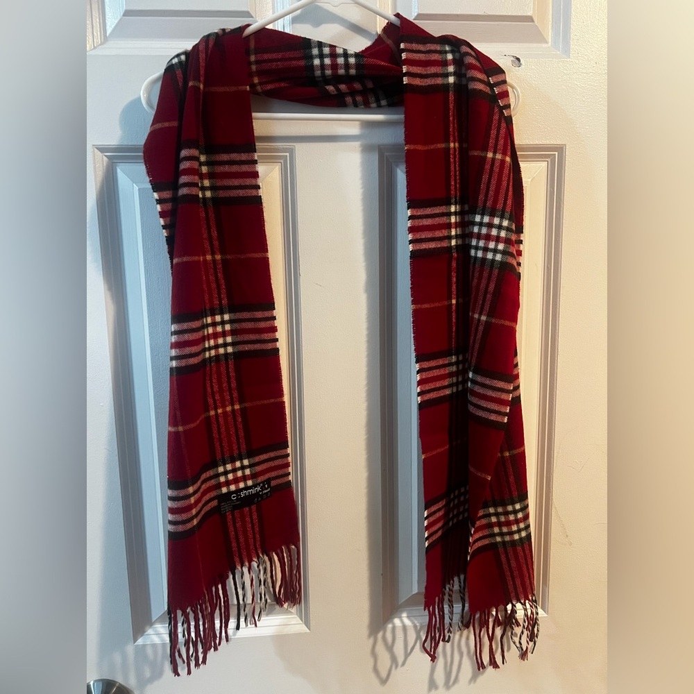 V. FRAAS Classic Red and Black Plaid Scarf